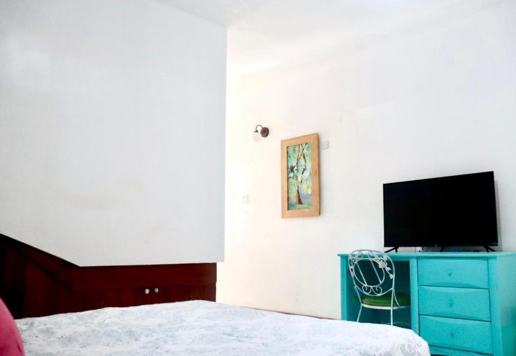 Blr Beach Villas Christ Church Extérieur photo