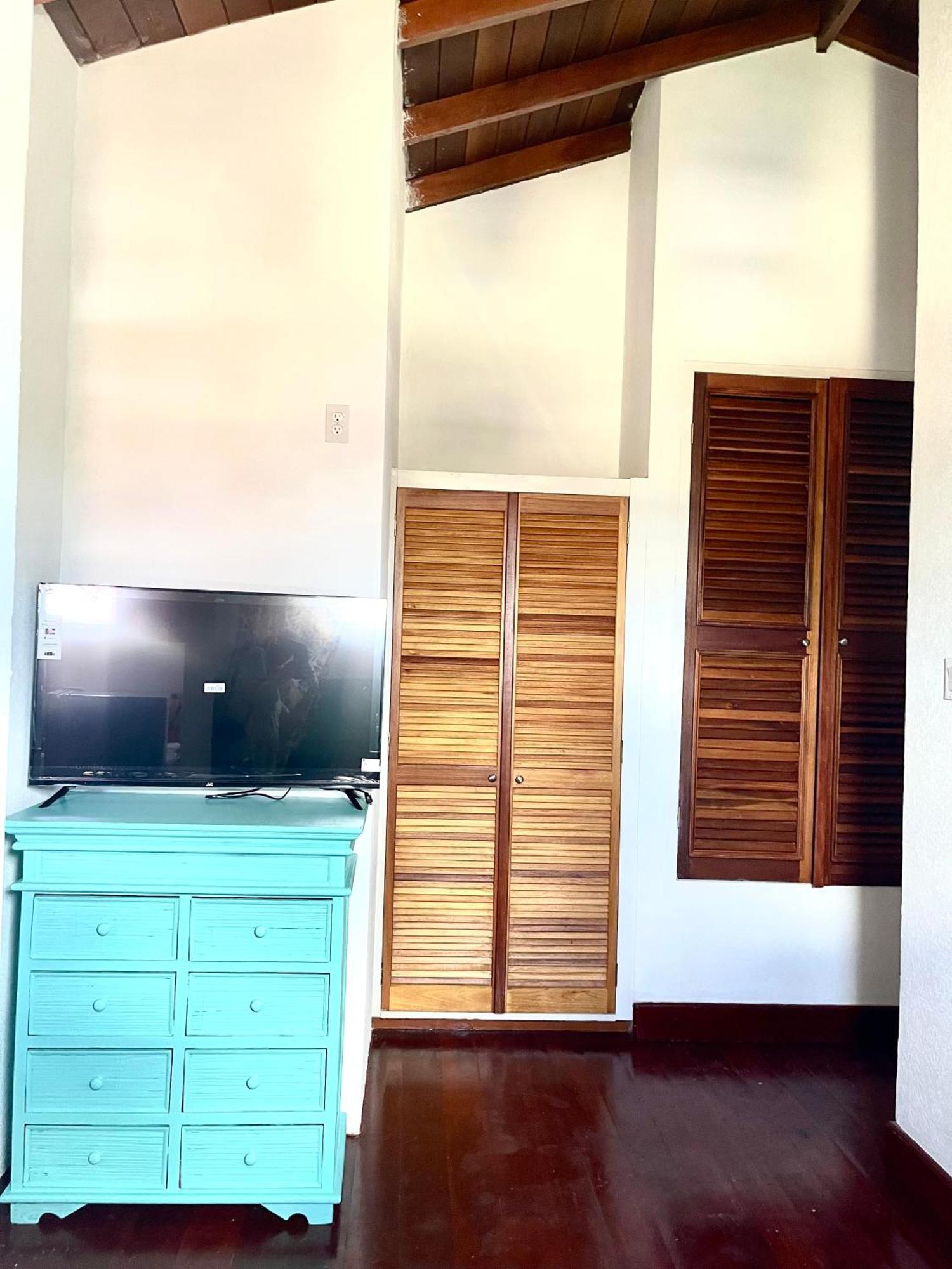 Blr Beach Villas Christ Church Extérieur photo