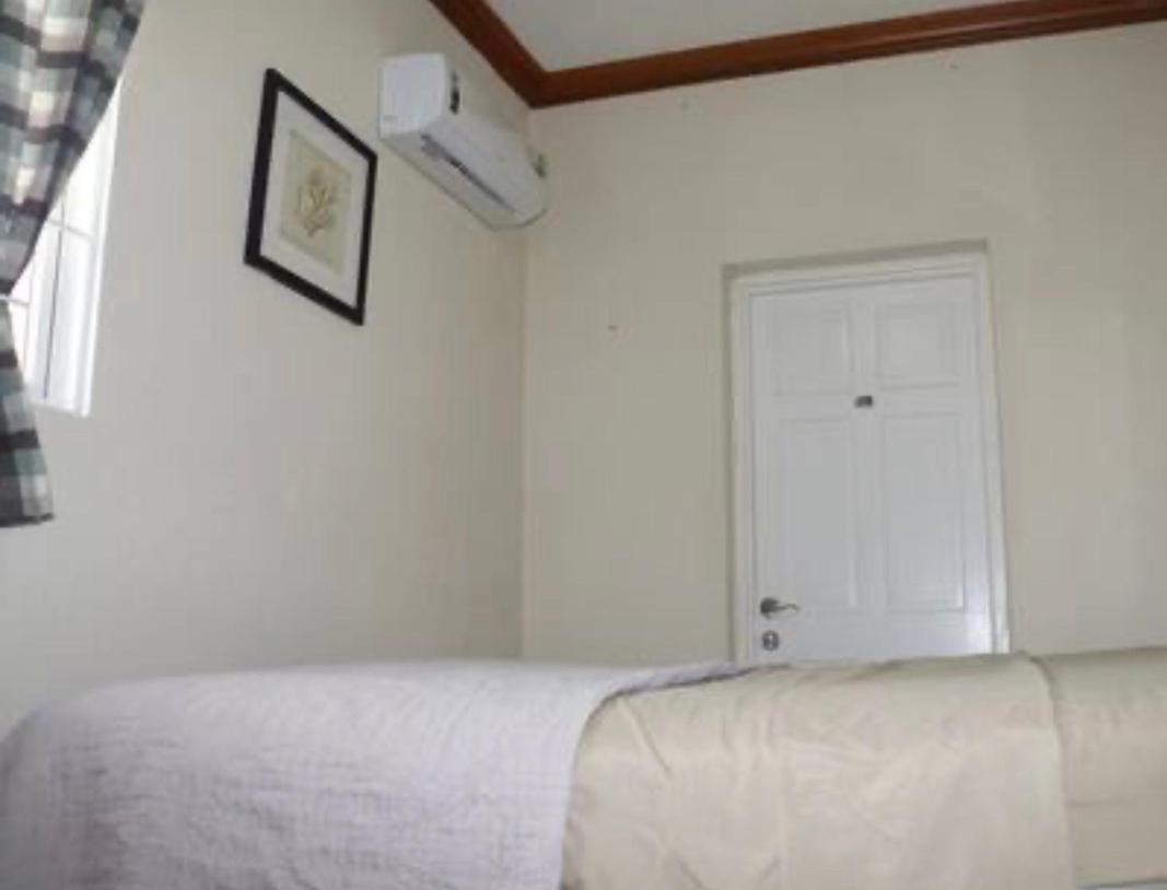 Blr Beach Villas Christ Church Extérieur photo