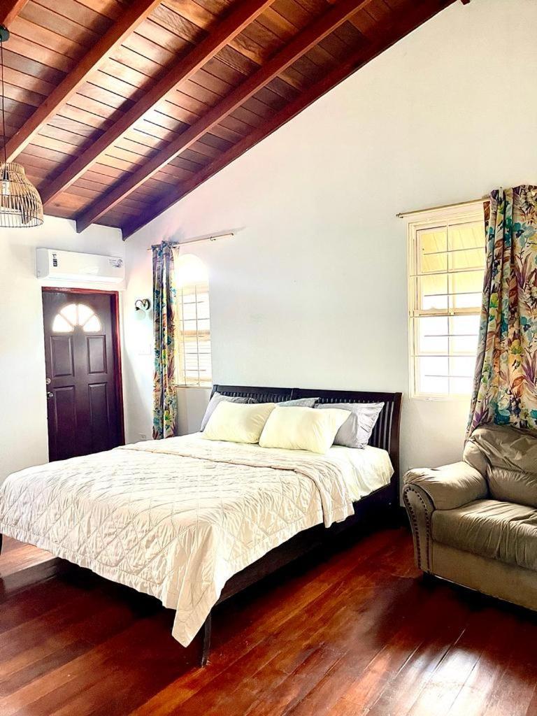 Blr Beach Villas Christ Church Extérieur photo