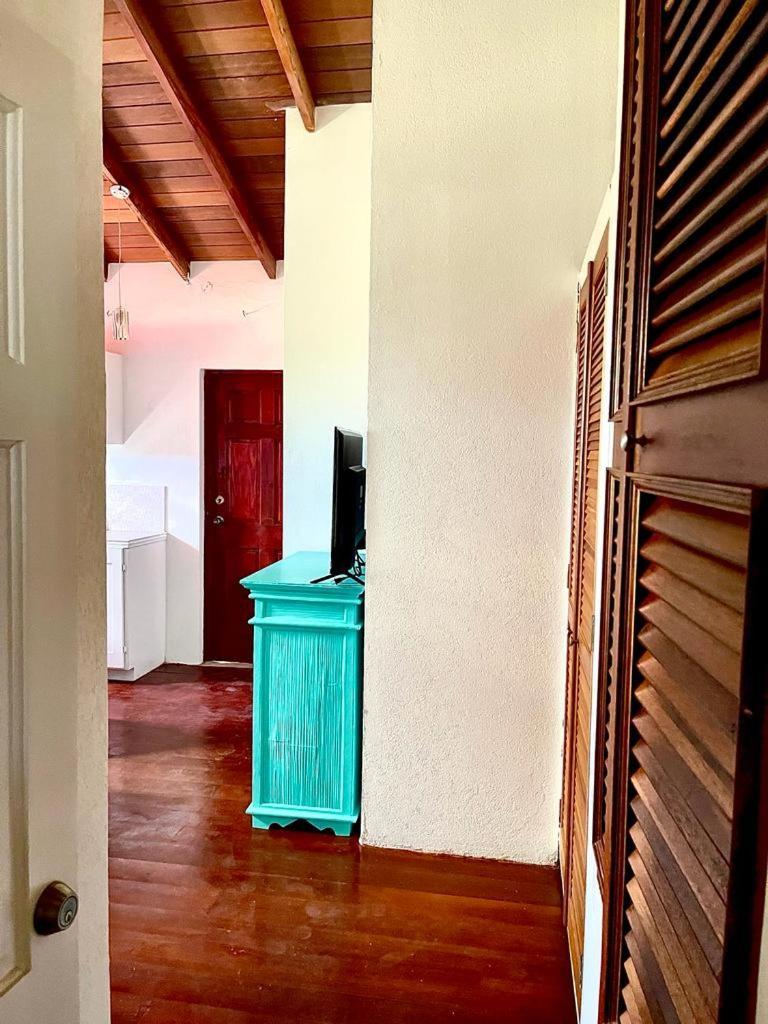 Blr Beach Villas Christ Church Extérieur photo
