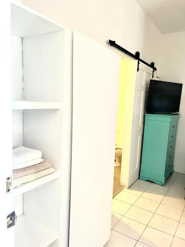 Blr Beach Villas Christ Church Extérieur photo