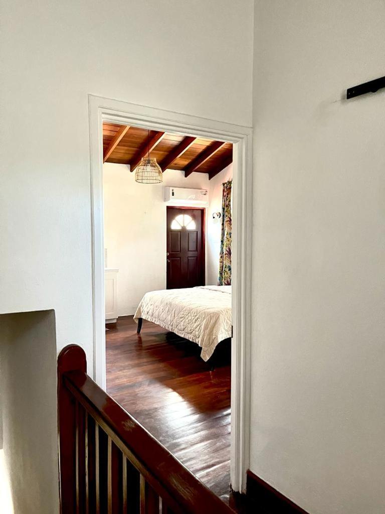 Blr Beach Villas Christ Church Extérieur photo